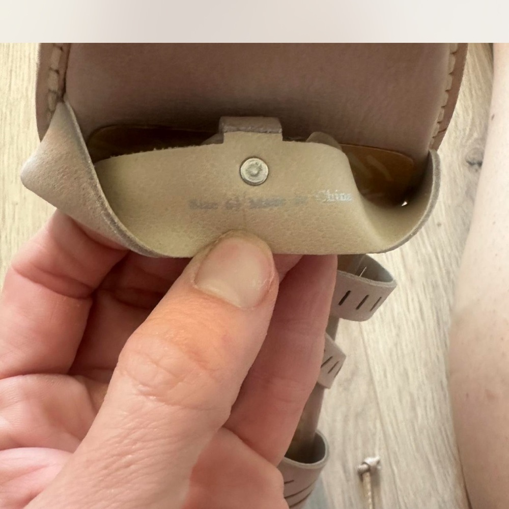 Tan Sandals - Picture 5 of 7